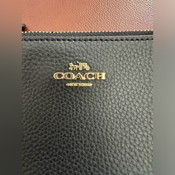 NWOT Coach Double Zip Pebbled Leather Black Wristlet with Gold Hardware - Picture 4 of 9